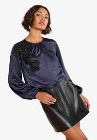 Атласная блузка Атласная блузка