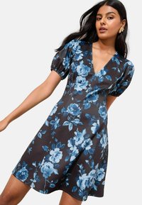 Короткое платье Короткое платье