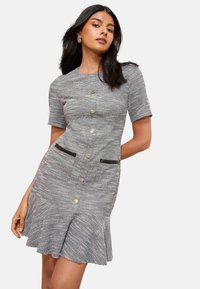 Короткое платье Короткое платье