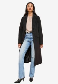 Шерстяное пальто Шерстяное пальто