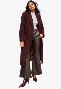 Шерстяное пальто Шерстяное пальто