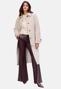 Шерстяное пальто Шерстяное пальто