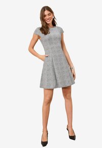 Короткое платье Короткое платье