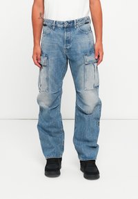 Брюки с накладными карманами Брюки с накладными карманами