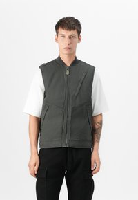 Жилет Жилет