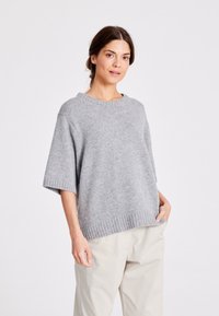 Пуловер с рукавом три четверти Пуловер с рукавом три четверти