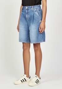 Широкие брюки Широкие брюки