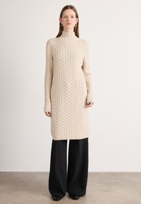 Вязаное платье Вязаное платье