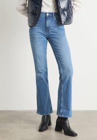 Клешеные брюки Клешеные брюки