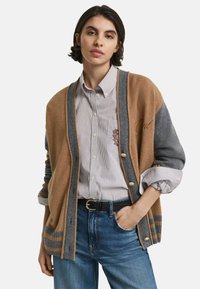 Длинный кардиган Длинный кардиган