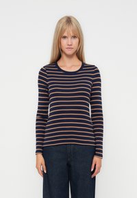 Лонгслив Лонгслив