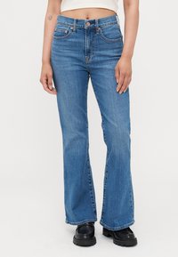 Клешеные джинсы Клешеные джинсы