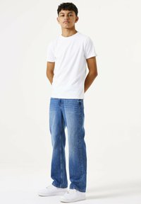 Джинсы Джинсы