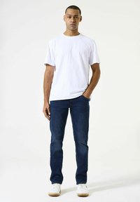 Прямые джинсы Прямые джинсы