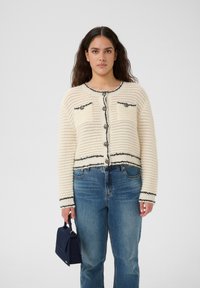 Жаккардовая вязаная кофта Жаккардовая вязаная кофта