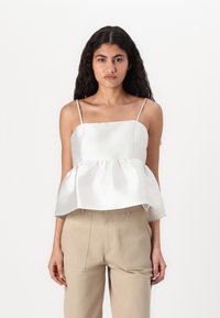 Топ на бретельках Топ на бретельках