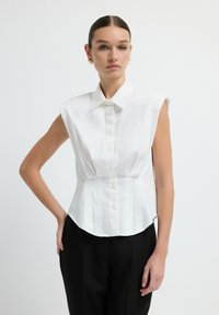 Блузка без рукавов Блузка без рукавов