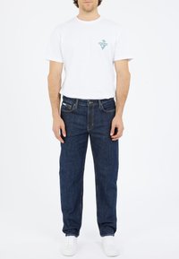 Прямые джинсы Прямые джинсы