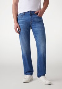 Прямые джинсы Прямые джинсы