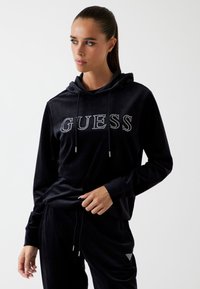 Пуловер с капюшоном Пуловер с капюшоном