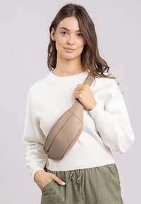 Сумка на пояс Сумка на пояс