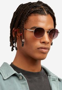 Солнечные очки Солнечные очки