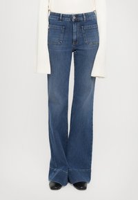 Клешеные джинсы Клешеные джинсы