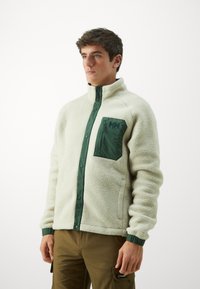 Флисовая куртка Флисовая куртка