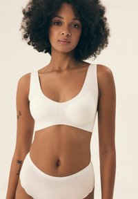 Бюстгальтер Бюстгальтер