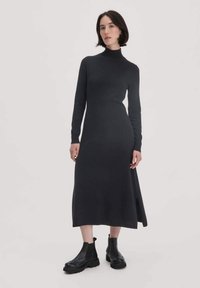 Вязаное платье Вязаное платье