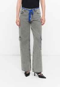 Брюки с накладными карманами Брюки с накладными карманами