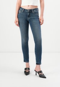 Узкие джинсы Узкие джинсы