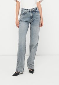 Джинсы Джинсы