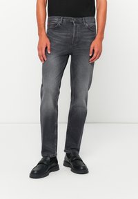 Узкие джинсы Узкие джинсы