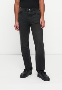 Прямые джинсы Прямые джинсы