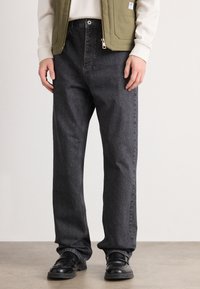 Свободные джинсы Свободные джинсы