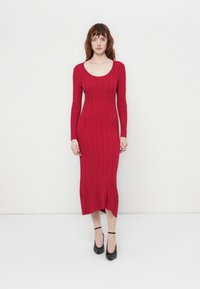 Вязаное платье Вязаное платье