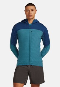 Спортивная кофта Спортивная кофта