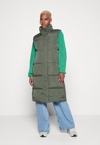 Пуховой жилет Пуховой жилет