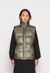 Жилет Жилет