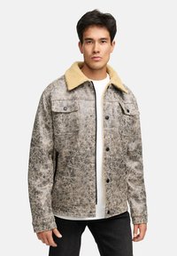 Кожаная куртка Кожаная куртка