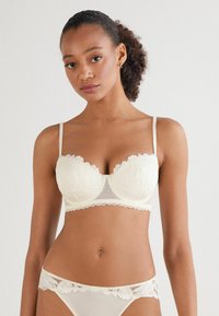 Бюстгальтер Бюстгальтер