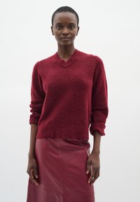 Пуловер с вырезом V Пуловер с вырезом V