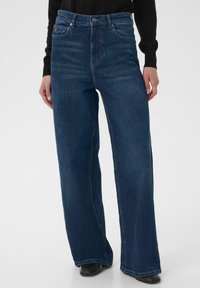 Свободные джинсы Свободные джинсы