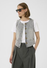 Джинсовая жилетка Джинсовая жилетка