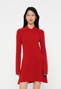 Вязаное платье Вязаное платье