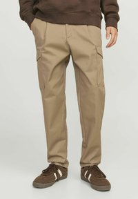 Брюки с накладными карманами Брюки с накладными карманами