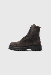 Ботинки на шнуровке Ботинки на шнуровке