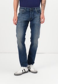 Прямые джинсы Прямые джинсы