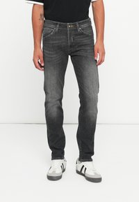 Прямые джинсы Прямые джинсы